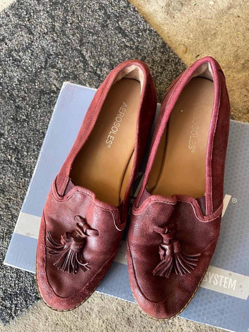 AEROSOLES Women's Burgundy Suede Tassel Loafers